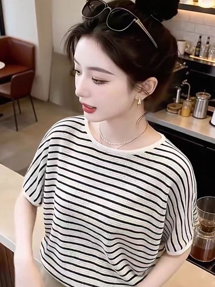 느긋한 바람 미니멀리즘 외국 가스 패션 디자인 센스 풀오버 슬림해 보이는 스트라이프 라운드 넥 반팔 니트 스웨터 여성 의류 맨위 트렌디 상세 이미지 6