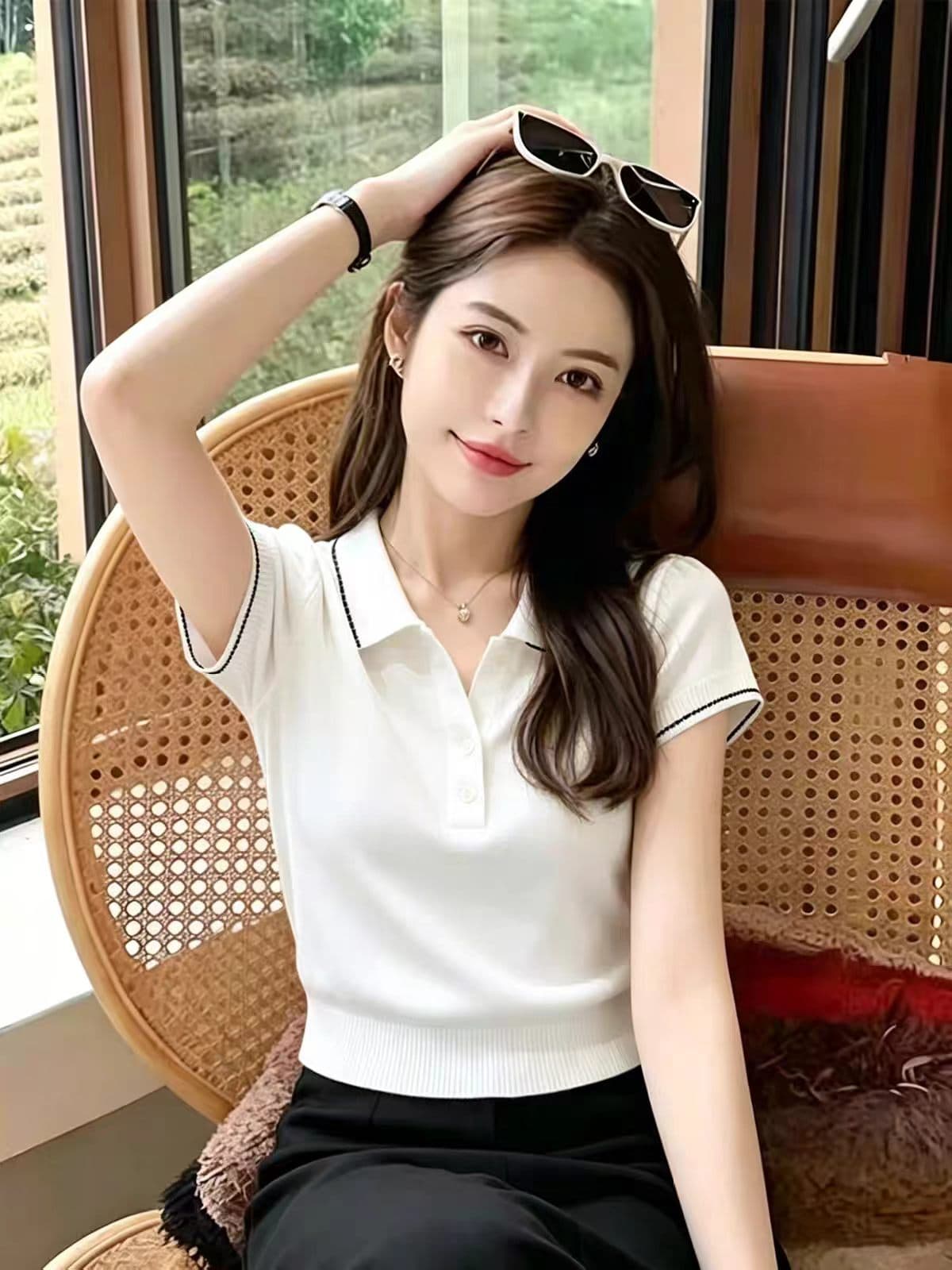 출퇴근 착용 가져 가라. 화이트 폴로 칼라 반팔 니트 스웨터 여성 2026 여름 새로운 패션 배색 파이핑 질감 맨위 이미지 3