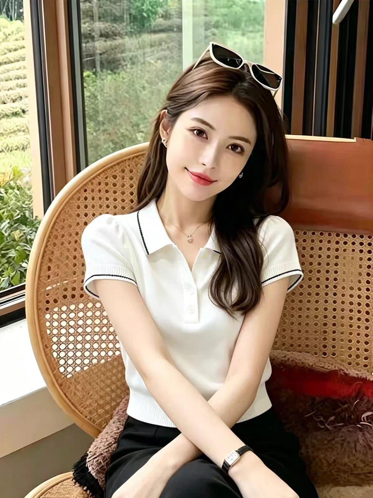 출퇴근 착용 가져 가라. 화이트 폴로 칼라 반팔 니트 스웨터 여성 2026 여름 새로운 패션 배색 파이핑 질감 맨위 상세 이미지 2