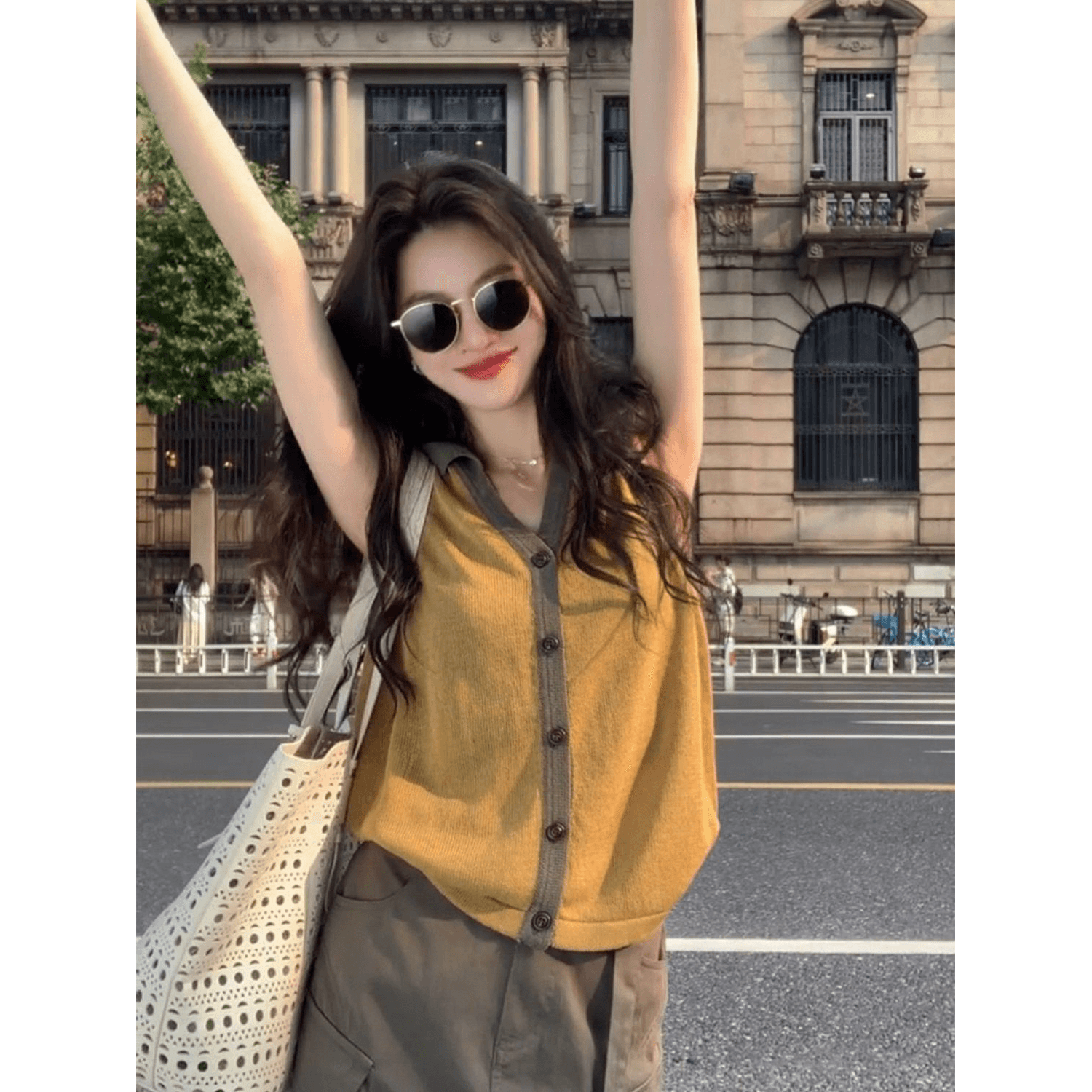 오래된 돈 바람 배색 폴로 칼라 민소매 니트 스웨터 여성 2026 여름 새로운 싱글 줄 버튼 캐주얼 슬림해 보이는 다용도 맨위 상세 이미지 5