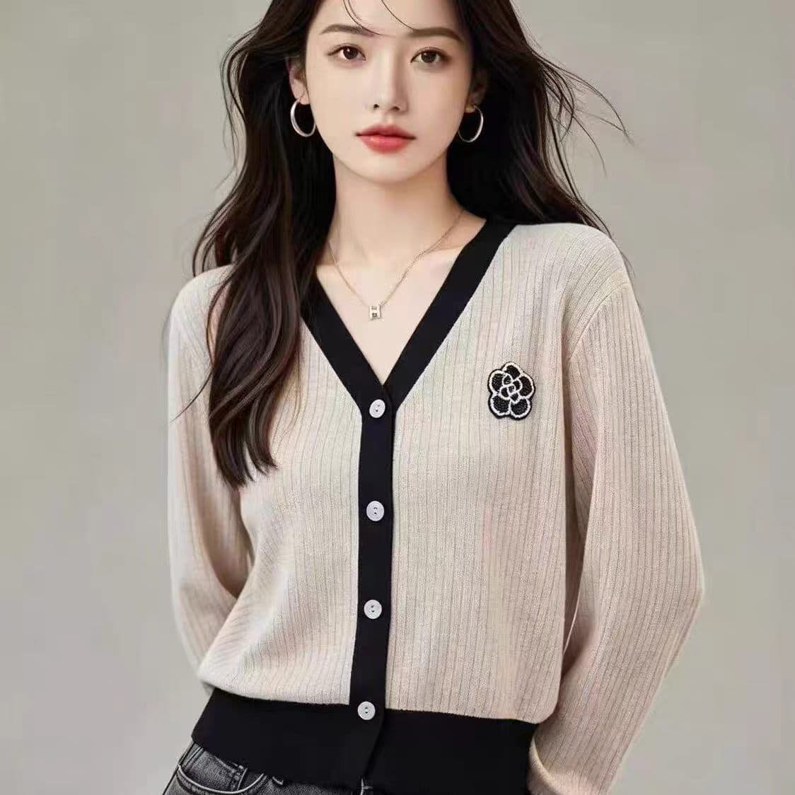 유럽 상품 고급 동백 나무 자수 V넥 니트 오픈 가디건 여성 2026 가을 새로운 슬림해 보이는 품격 긴팔 맨위 상세 이미지 2