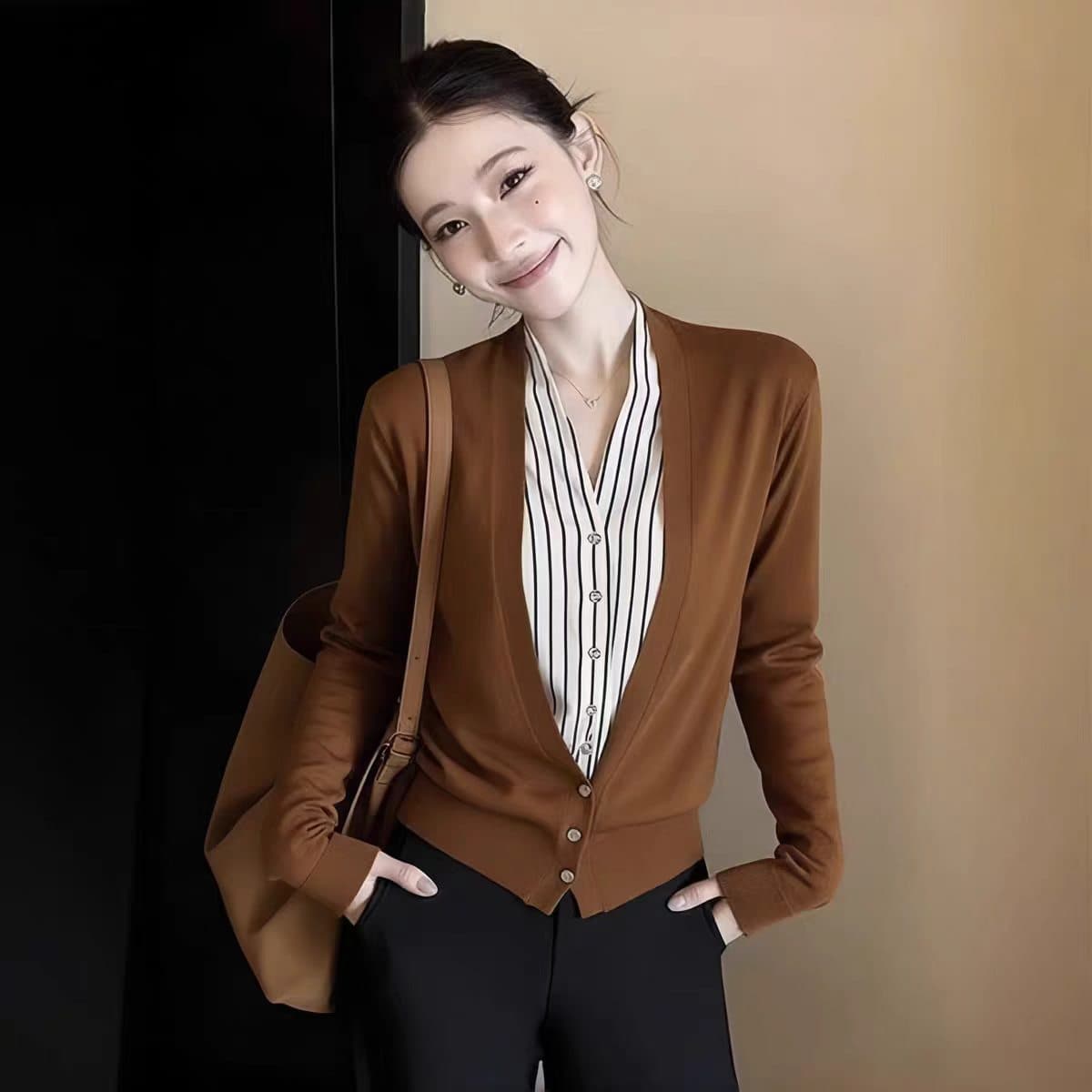 프랑스 rouje chic 가을 배색 패치워크 페이크 레이어드 긴팔 니트 티셔츠 여성 프랑스식 스트라이프 V넥 작은 셔츠 상세 이미지 1