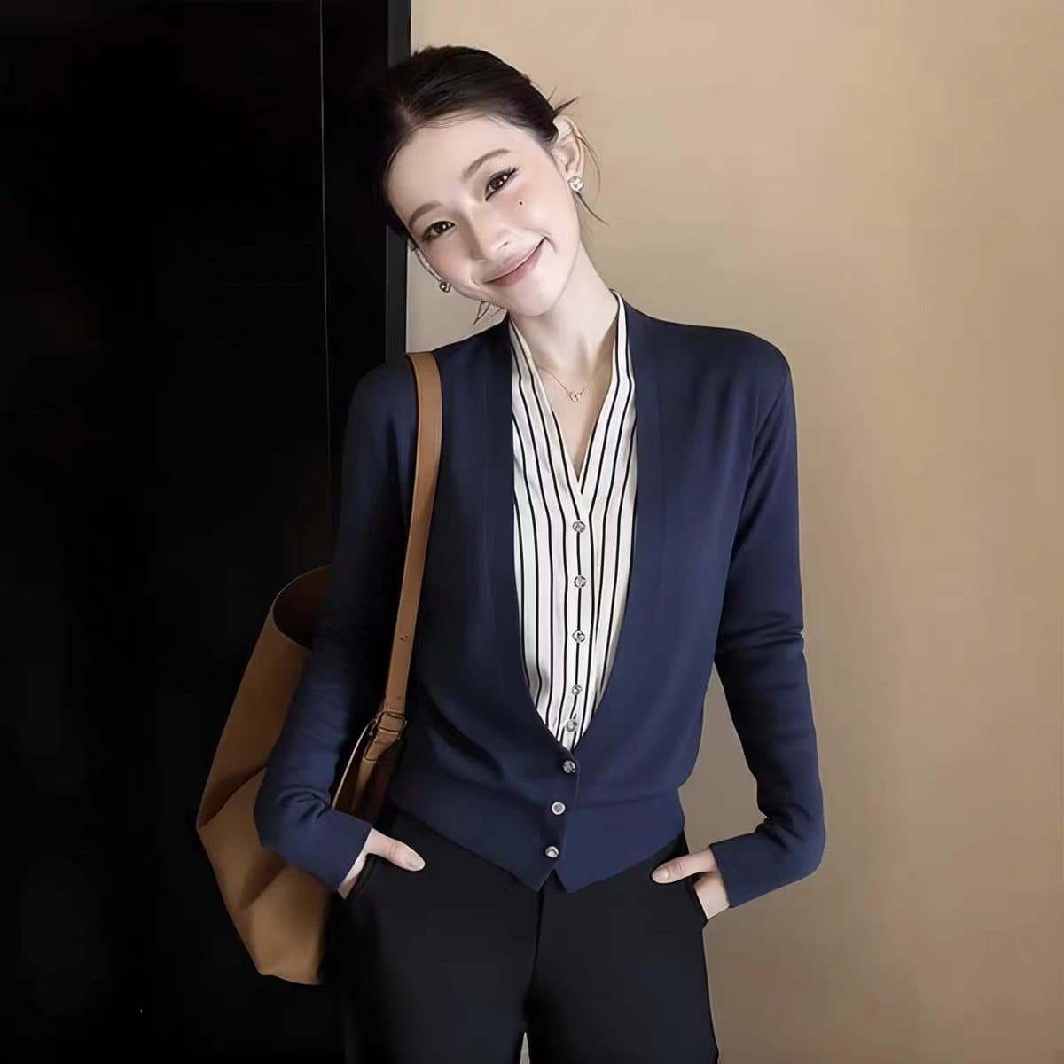 프랑스 rouje chic 가을 배색 패치워크 페이크 레이어드 긴팔 니트 티셔츠 여성 프랑스식 스트라이프 V넥 작은 셔츠 상세 이미지 5