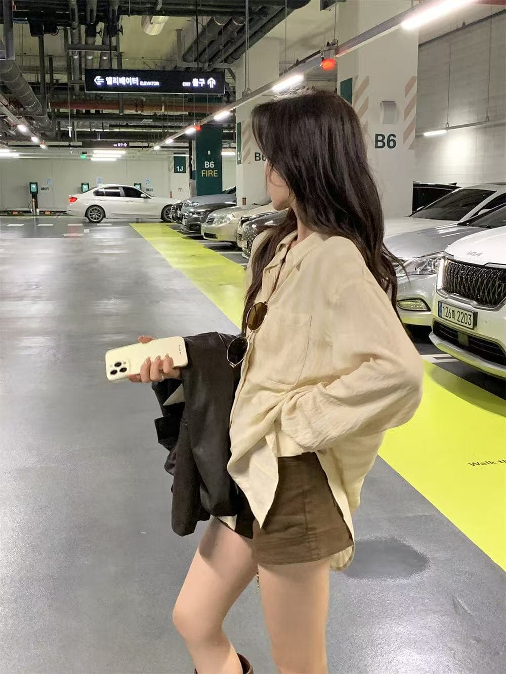 가을의 날 스타일 한 부서 품격 미니멀리즘 질감 센스 원단 루즈핏 셔츠 상세 이미지 2