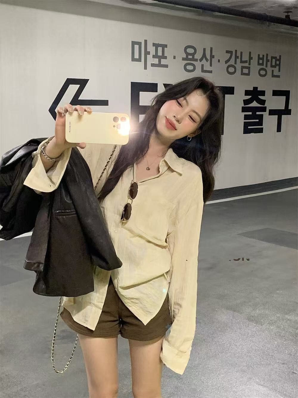 가을의 날 스타일 한 부서 품격 미니멀리즘 질감 센스 원단 루즈핏 셔츠 상세 이미지 5
