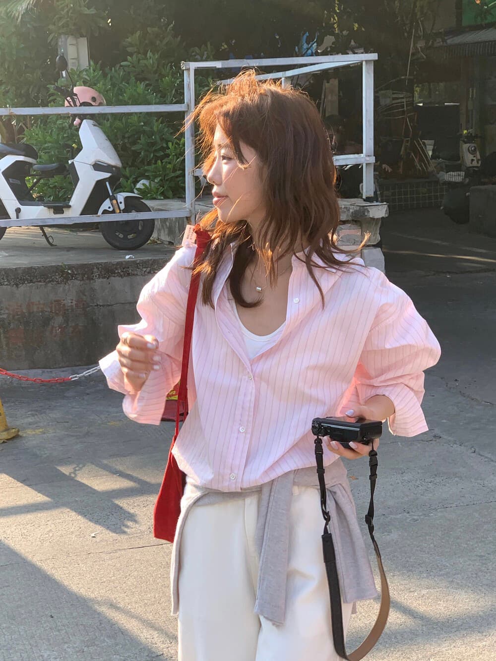 한 부서 품격 스트라이프 스택 착용 디자인 센스 루즈핏 다용도 슬림해 보이는 스트라이프 셔츠 상세 이미지 4