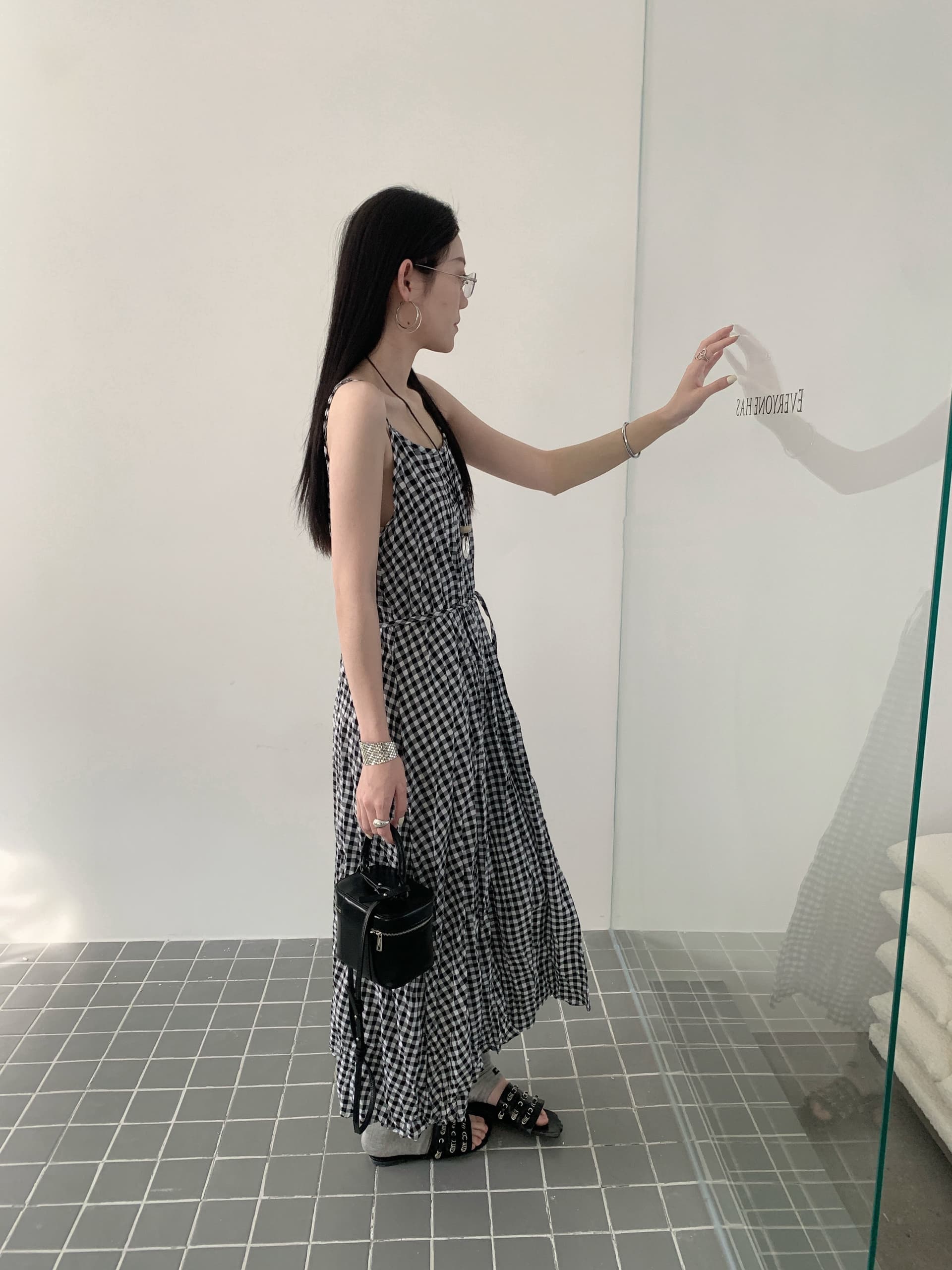 있음 밖으로 한 부서 ins 바람 미니멀리즘 품격 민소매 주름 주름 원단 슬림해 보이는 드레스 상세 이미지 4