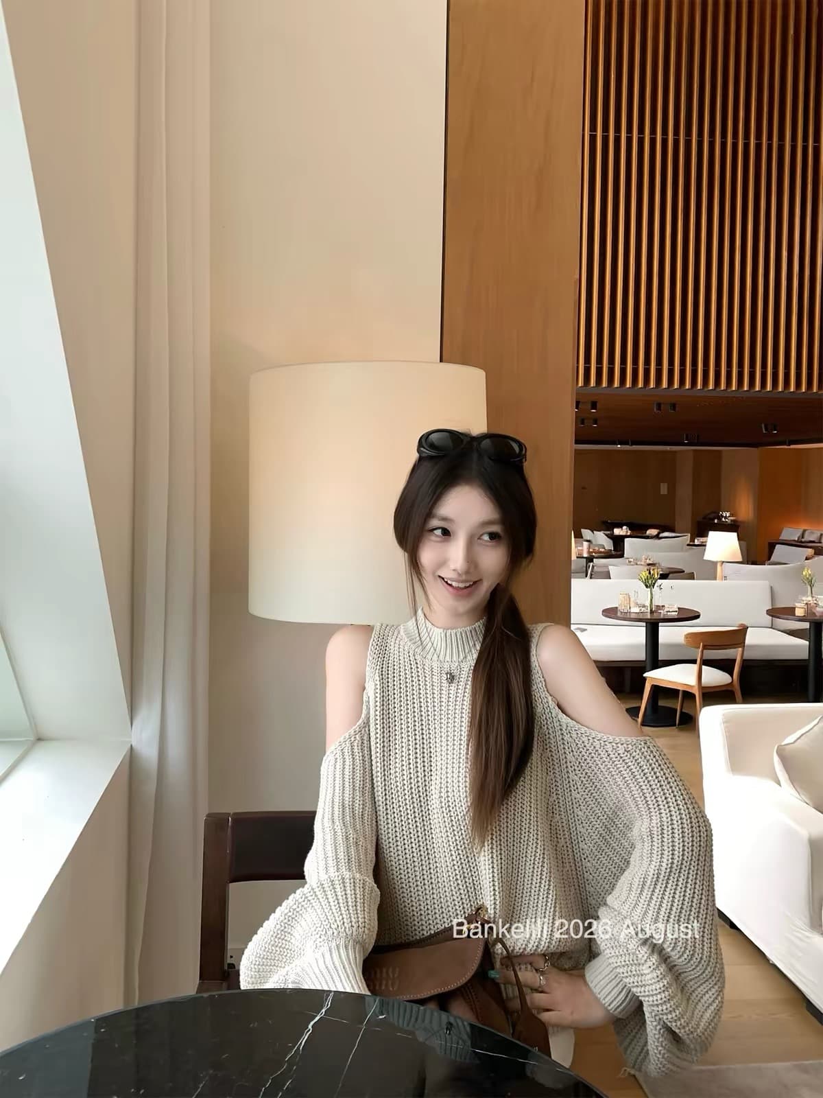 밤나무 코코아 bankelili 아름다움 어깨 재능 작은 대중 행침 목 얇은 오프숄더 긴팔 니트 스웨터 레트로 느긋한 이미지 2