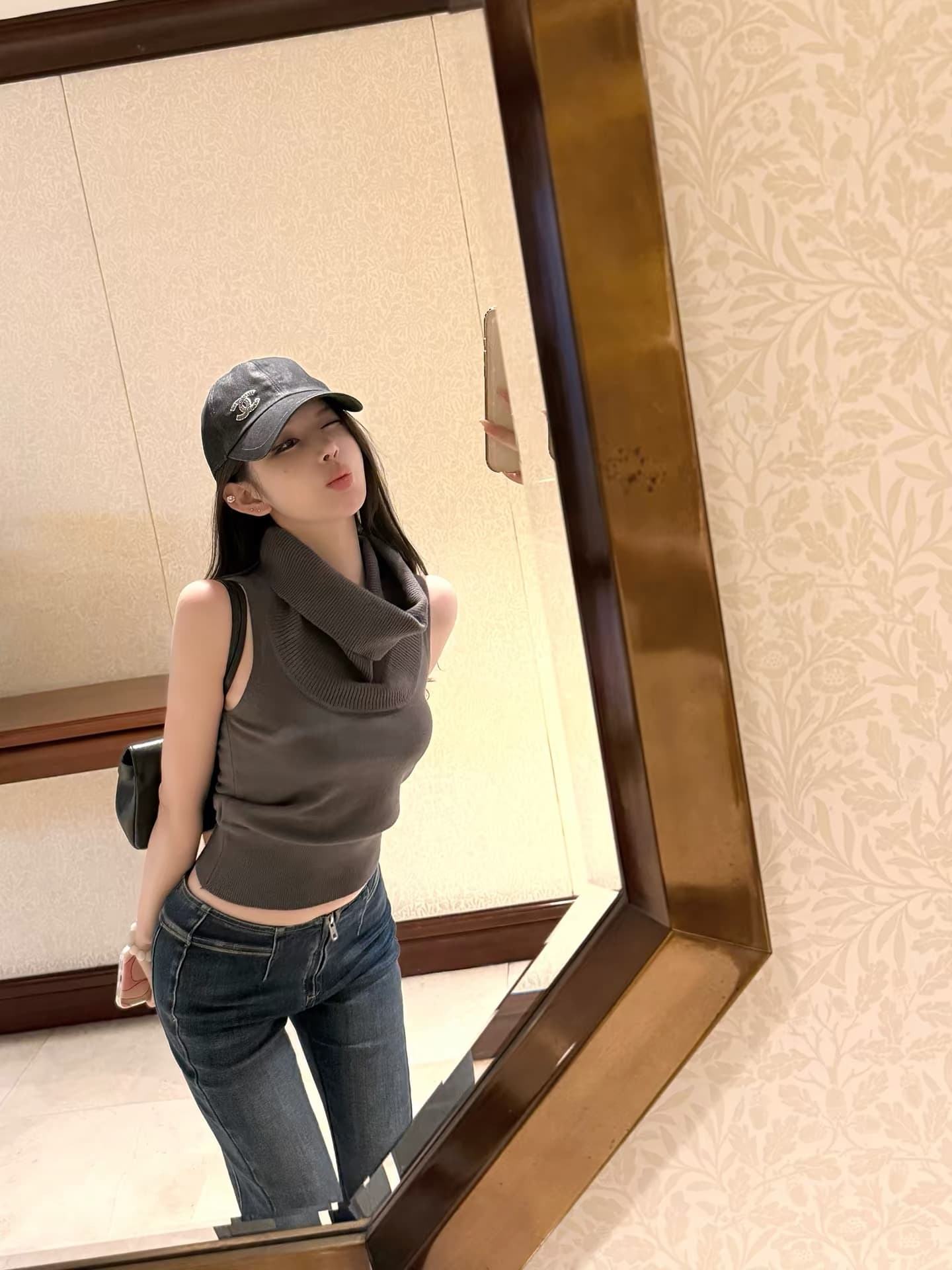 titi 작은 자매 칭탄 구멍 유럽 니켈 뒤집다 접기 오프숄더 니트 맨위 여성 말뚝 더미 칼라 민소매 조끼