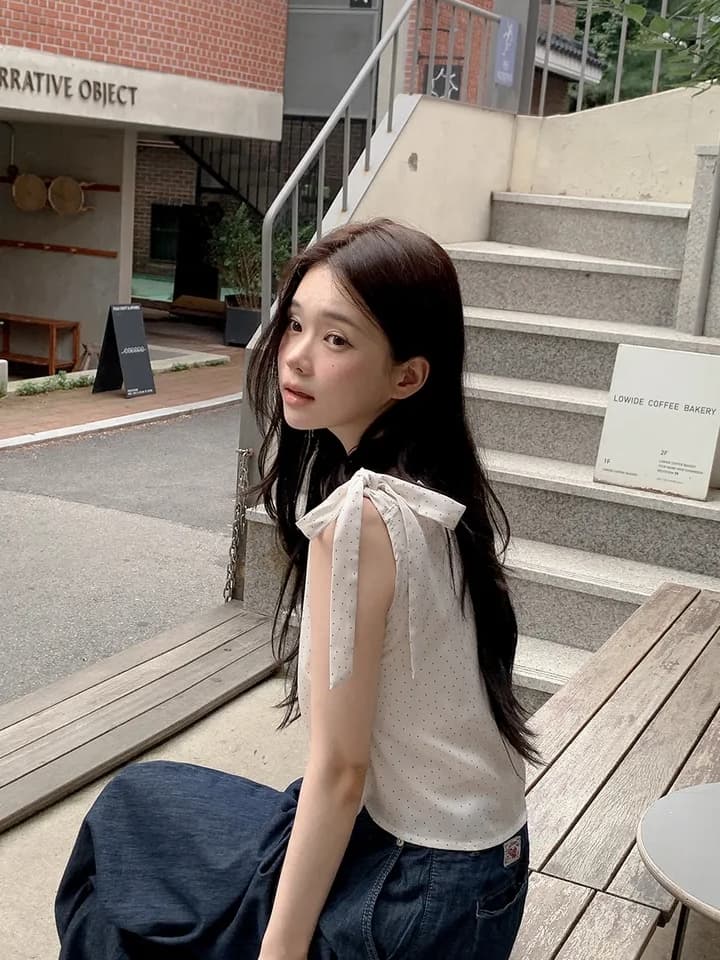 chic 한 부서 여름 프랑스식 부드러운 달콤함 불규칙 비스듬한 어깨 레이스업 도트 주름 장식 민소매 조끼 맨위 상세 이미지 3