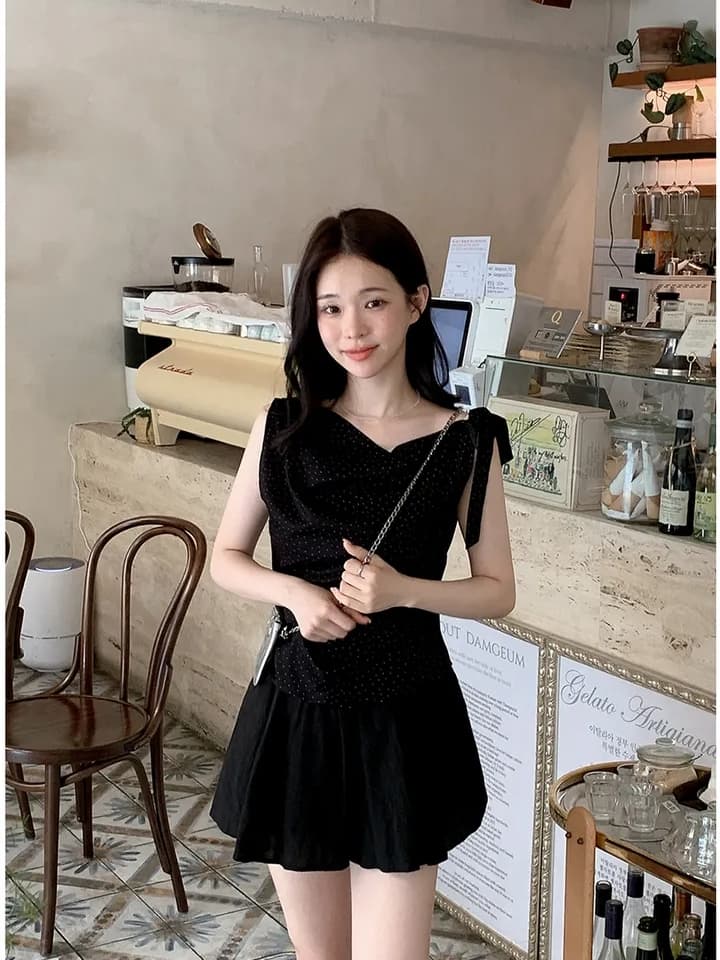 chic 한 부서 여름 프랑스식 부드러운 달콤함 불규칙 비스듬한 어깨 레이스업 도트 주름 장식 민소매 조끼 맨위 상세 이미지 15