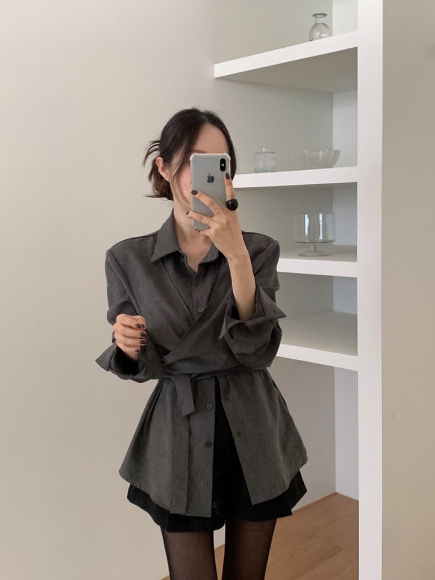 chic 한국 가을 새로운 레트로 품격 작은 대중 십자가 스트랩 페이크 레이어드 패션 다용도 셔츠 맨위 이미지 2