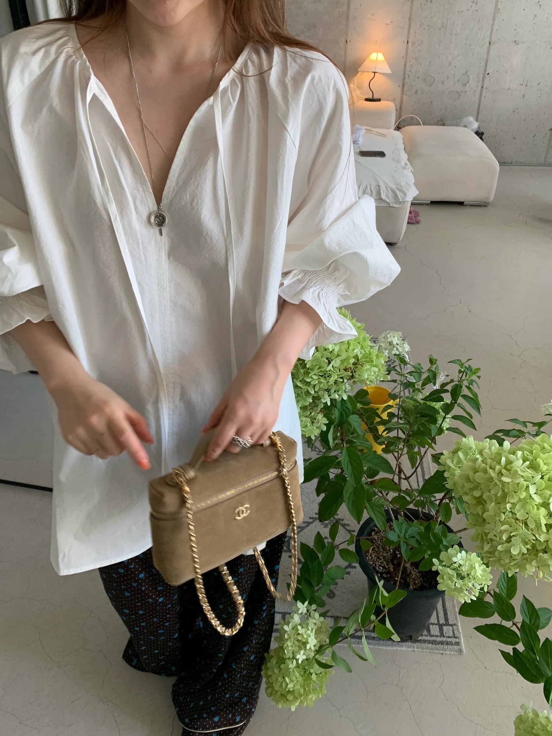 chic 한 부서 패션 트렌드 작은 대중 캐주얼 느긋한 나팔 소매 루즈핏 슬림해 보이는 다용도 셔츠 맨위 상세 이미지 8