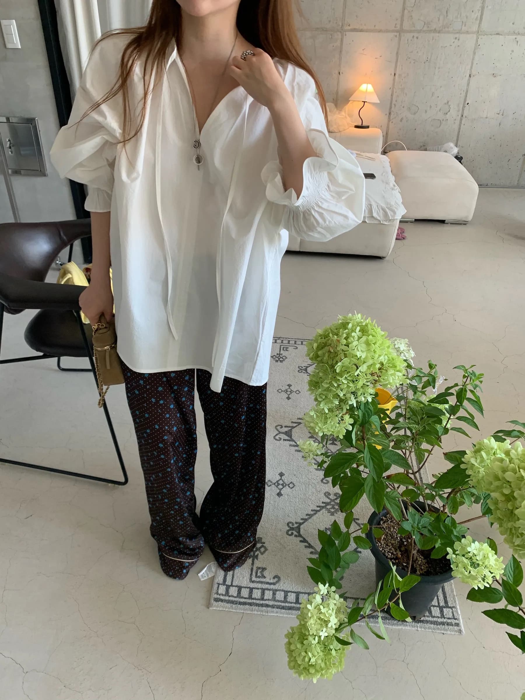 chic 한 부서 패션 트렌드 작은 대중 캐주얼 느긋한 나팔 소매 루즈핏 슬림해 보이는 다용도 셔츠 맨위 상세 이미지 17