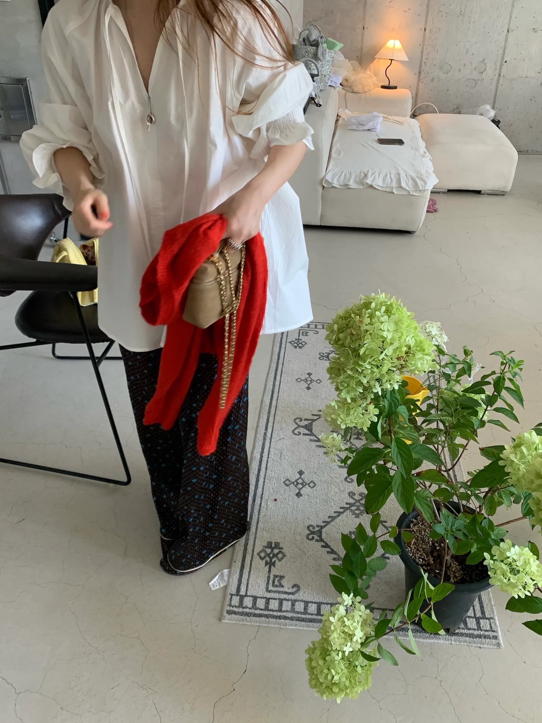 chic 한 부서 패션 트렌드 작은 대중 캐주얼 느긋한 나팔 소매 루즈핏 슬림해 보이는 다용도 셔츠 맨위 상세 이미지 20