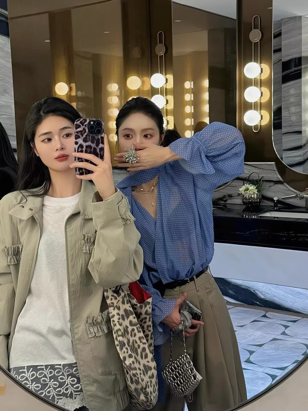 프랑스식 레트로 도트 무늬 여성 셔츠 가을 고유 한 작은 셔츠 자외선 차단 블라우스 작은 대중 품격 쉬폰 블라우스 긴팔 맨위 이미지 4