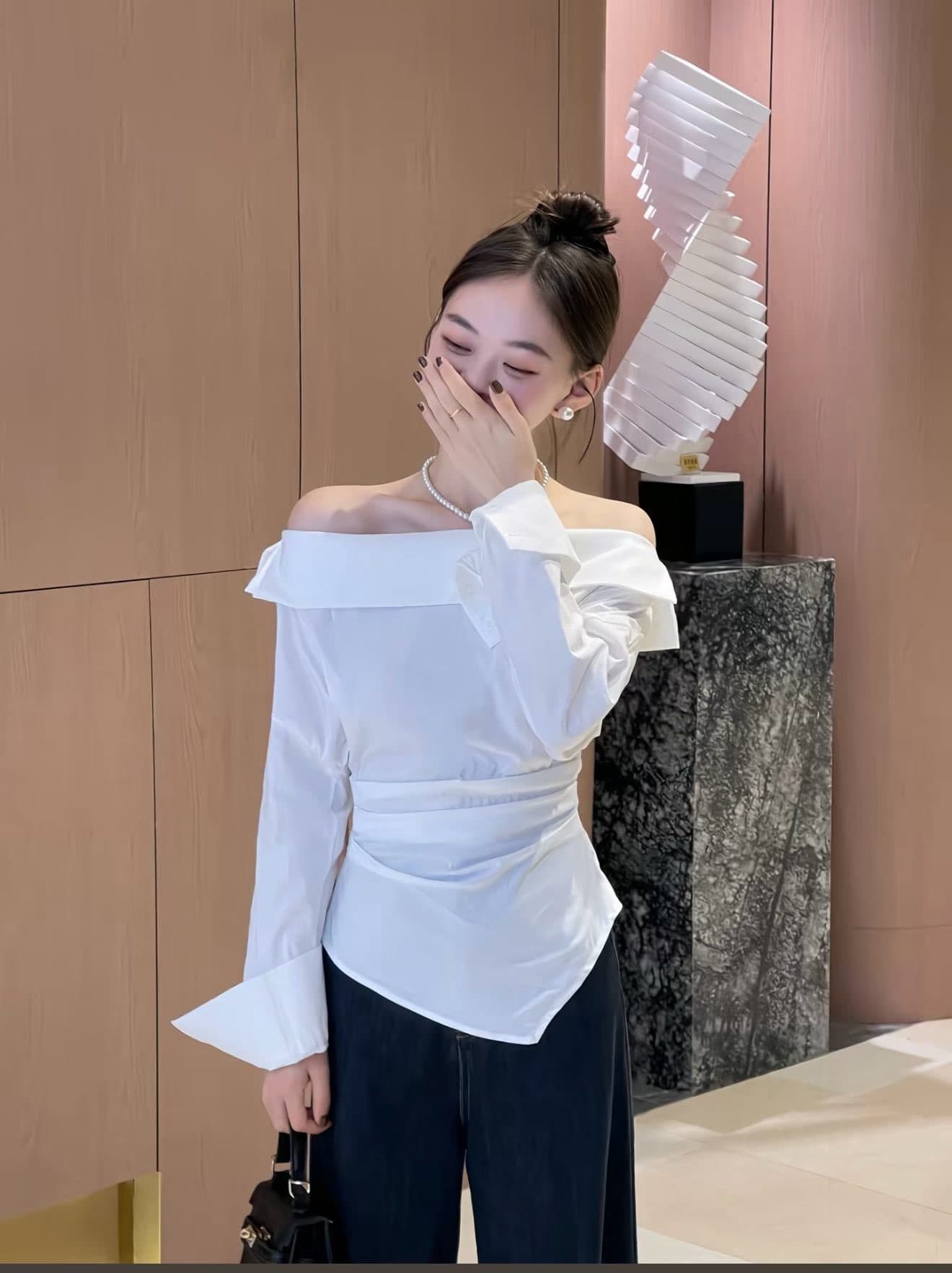 보트넥 오프숄더 긴팔 만나는 화이트 여성 셔츠 봄 가을 빅 사이즈 지방 mm 슬림해 보이는 꼬집기 허리 불규칙 리본 맨위