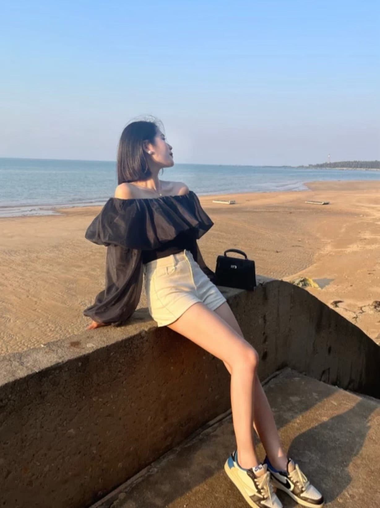 2026 섹시함 오프숄더 거품 소매 슈퍼 요정 시폰 셔츠 여성 가을 겨울철 프랑스식 허리 수축 긴팔 맨위 기본 셔츠 상세 이미지 1