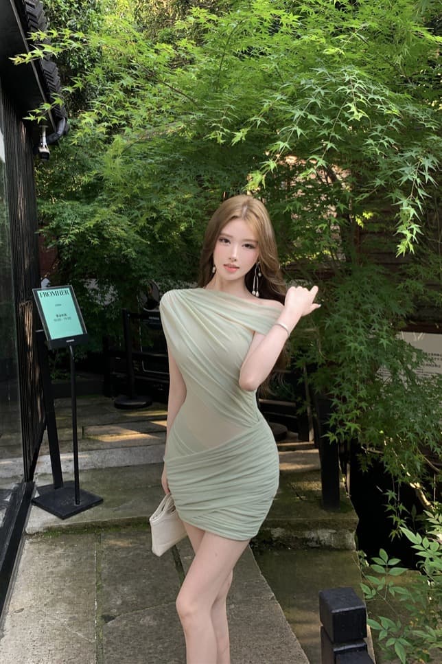 실사 망사 비스듬한 어깨 주름 허리 수축 드레스 높음 폭탄 디자인 센스 타이트 스커트 이미지 5
