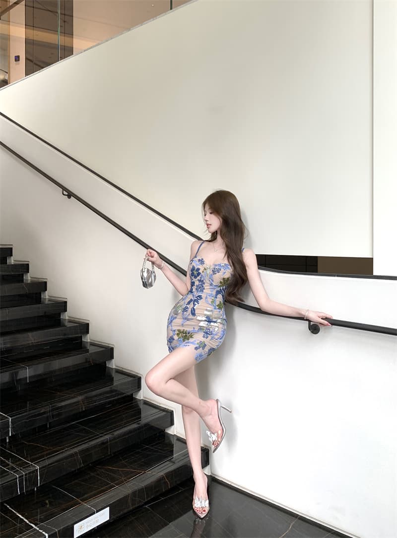 실사 파란색 작은 대중 꽃무늬 슬립 드레스 타이트 스커트 명문 여성 빛 럭셔리 3d 프린트 미니 스커트 상세 이미지 2