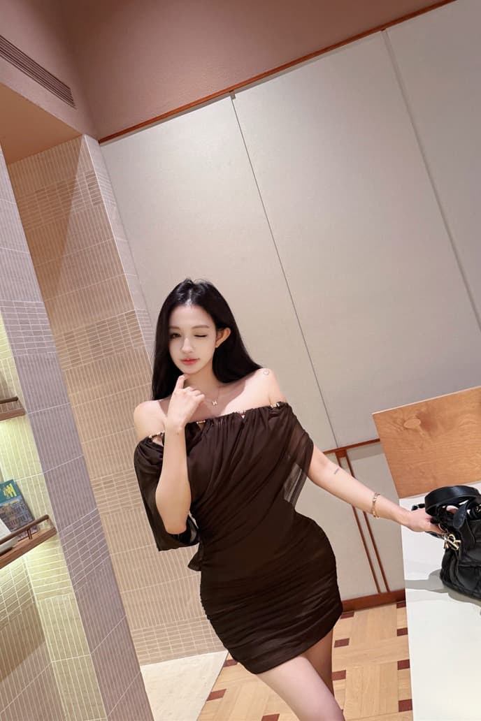 실사 오프숄더 프랑스식 여성 드레스 연회 데이트 새로운 망사 타이트 스커트 주름 치마 이미지 5