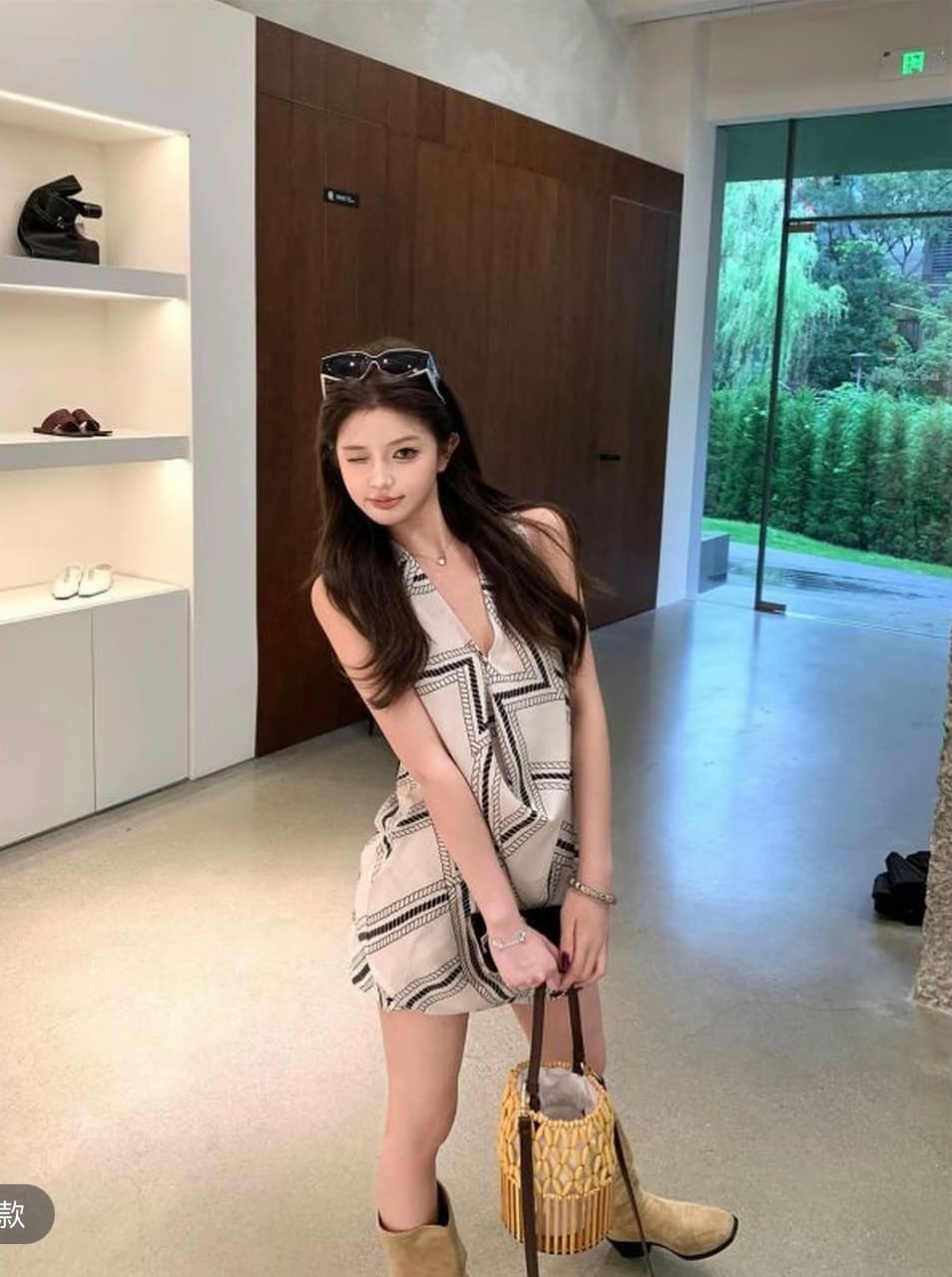 오래된 돈 바람 빛 럭셔리 세트 디자인 센스 프린트 V넥 민소매 조끼 여성 여름 타이트 스커트 반신 스커트 투피스 세트 이미지 3