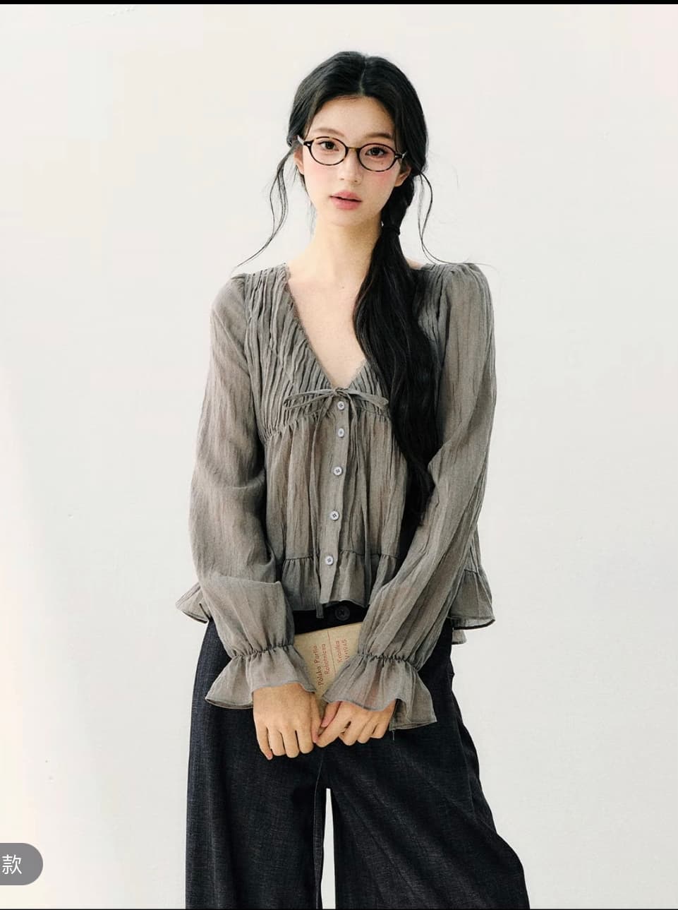 이른 가을 새로운 디자인 센스 스트랩 이중층 프릴 슬림해 보이는 V넥 긴팔 쉬폰 블라우스 맨위