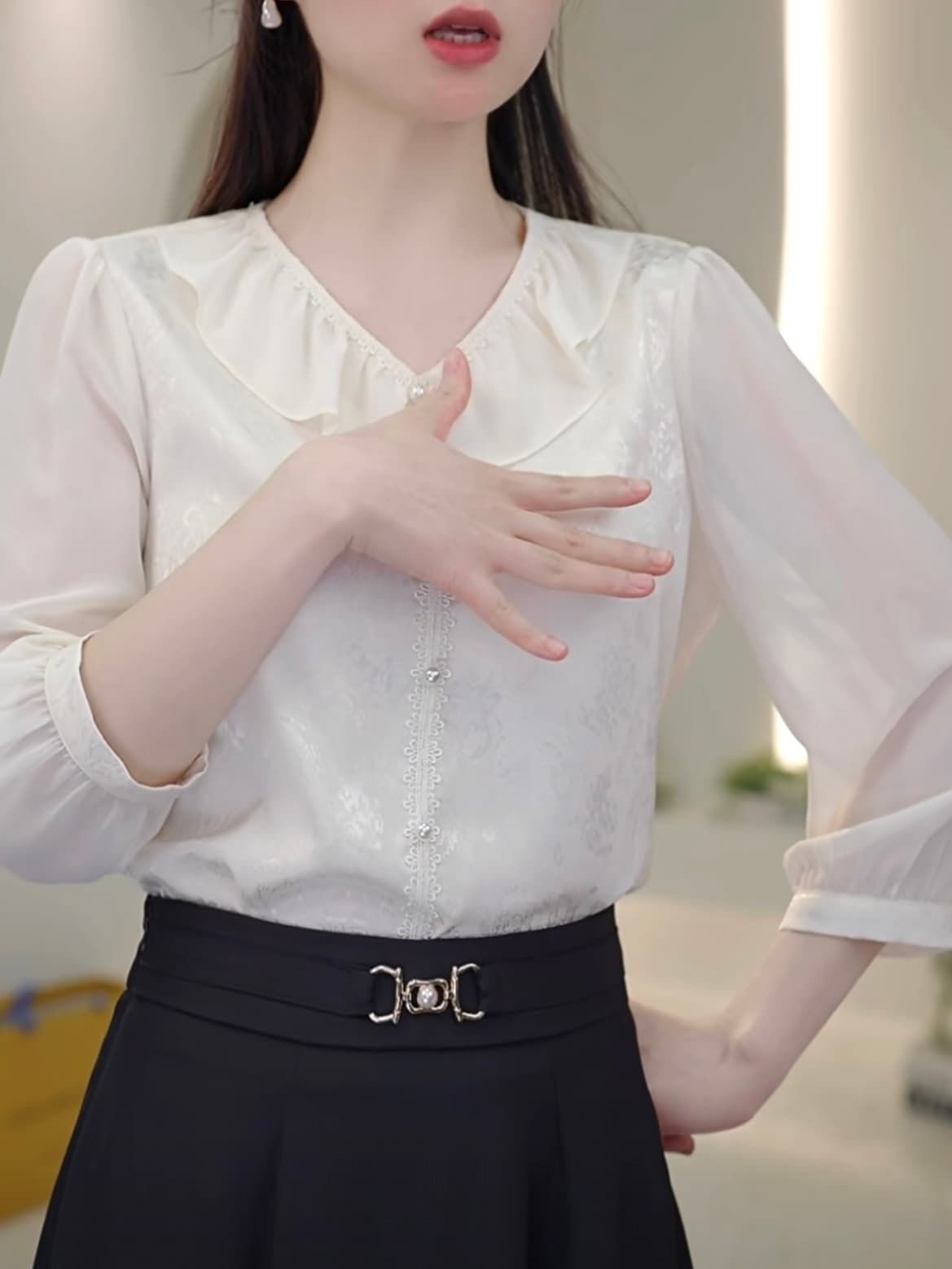 새로운 V넥 프릴 비즈 장식 7부 소매 패션 자수 품격 다용도 셔츠 이미지 3