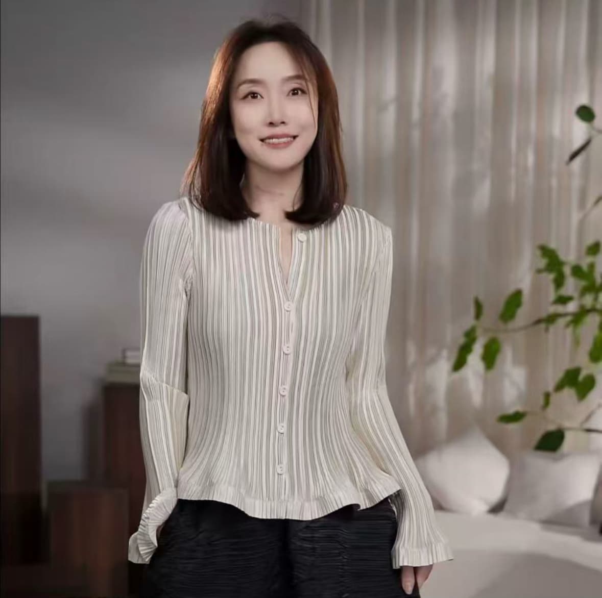 2026 봄 프랑스식 레트로 스트라이프 슬림해 보이는 품격 다용도 셔츠 주름 디자인 센스 맨위 상세 이미지 4