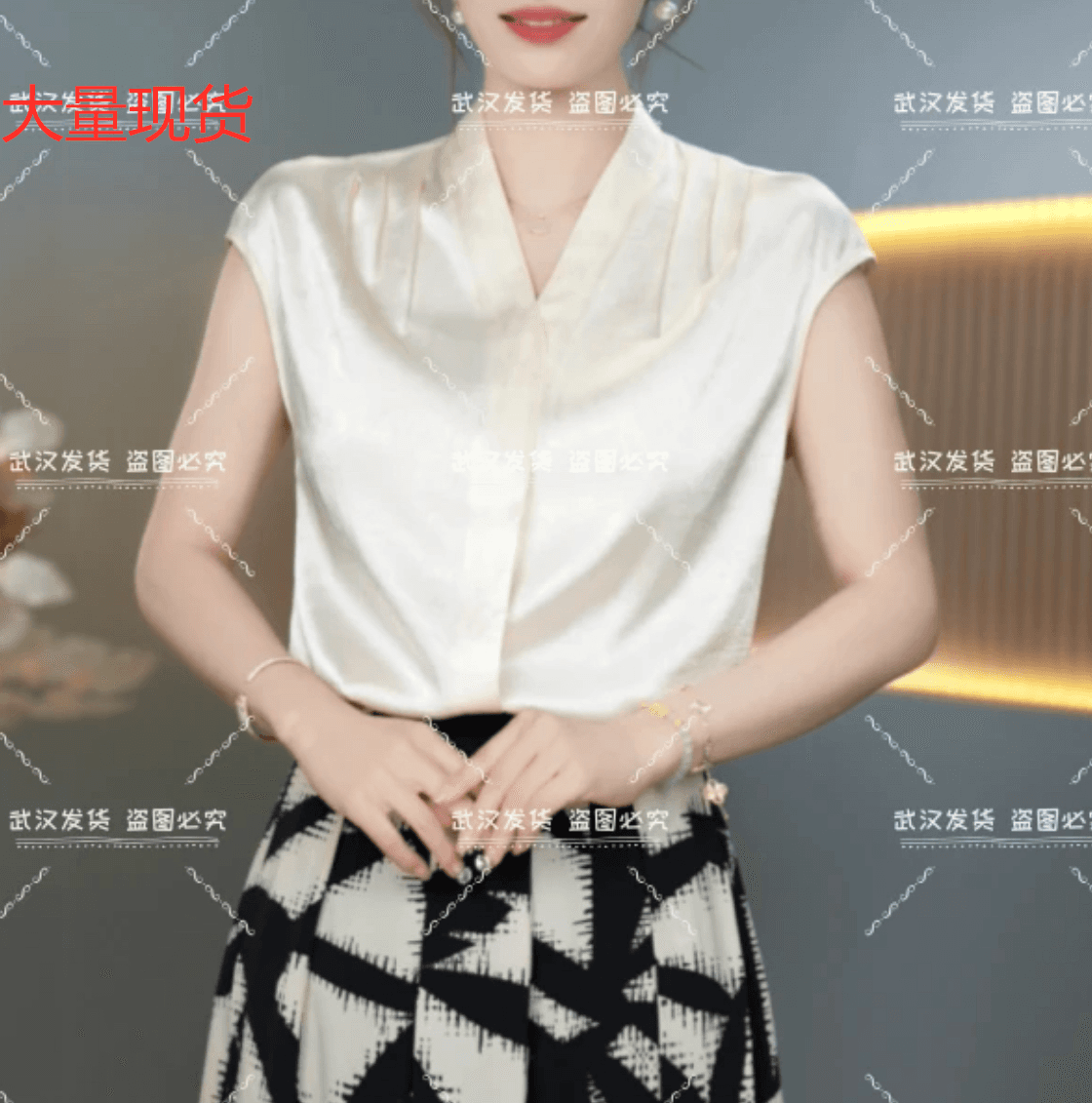 2026 여름 새로운 디자인 센스 작은 대중 패션 품격 여성 V넥 반팔 조끼 미니멀리즘 다용도
