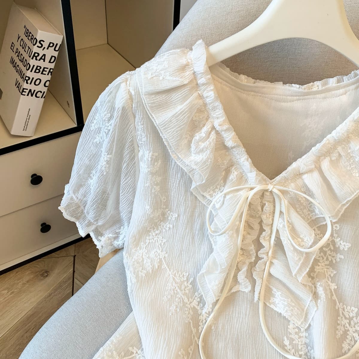 2026 여름 신제품 레이스 자수 플리츠 셔츠 프랑스식 빛 럭셔리 라운드 넥 비즈 박기 반팔 맨위 이미지 3