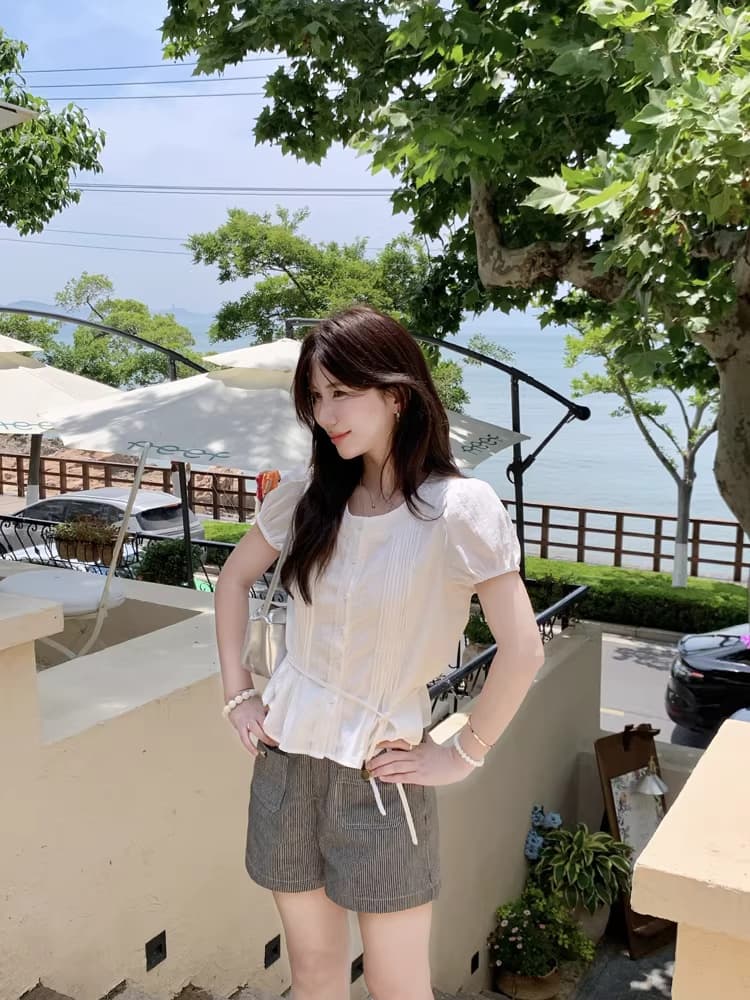 대 격통 맞춤 화이트 라운드 넥 플리츠 허리 수축 여성 셔츠 거품 소매 몸매 가꾸기 맨위 이미지 2