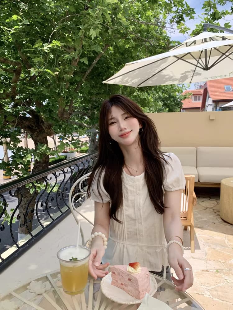 대 격통 맞춤 화이트 라운드 넥 플리츠 허리 수축 여성 셔츠 거품 소매 몸매 가꾸기 맨위 이미지 4