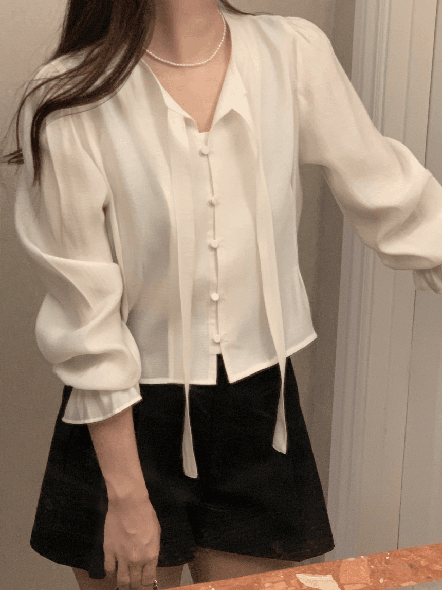 물리적 인지도 있음 업데이트 한국 동대문 새로운 프랑스식 레이스업 개성 디자인 나팔 소매 여성 셔츠 상세 이미지 6