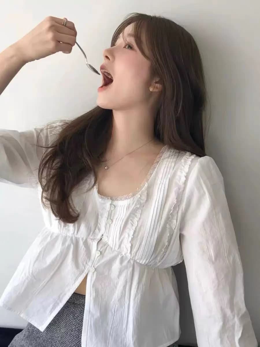 물리적 인지도 있음 업데이트 한국 동대문 작은 대중 레이스 프릴 플리츠 쇼트 스타일 화이트 허리 수축 여성 셔츠 상세 이미지 1