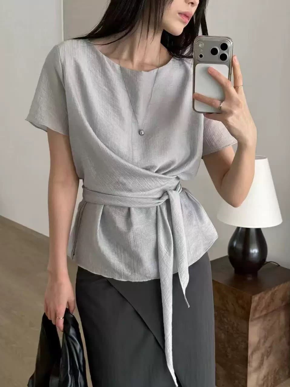 물리적 인지도 있음 업데이트 한국 동대문 새로운 단색 라운드 넥 풀오버 중복 레이스업 반팔 맨위 여성 상세 이미지 3