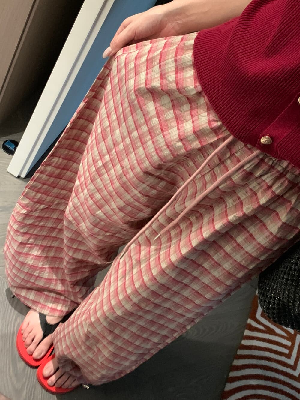 물리적 인지도 있음 업데이트 핑크색 체크무늬 슬림해 보이는 넓은 다리 캐주얼 바지 이미지 2