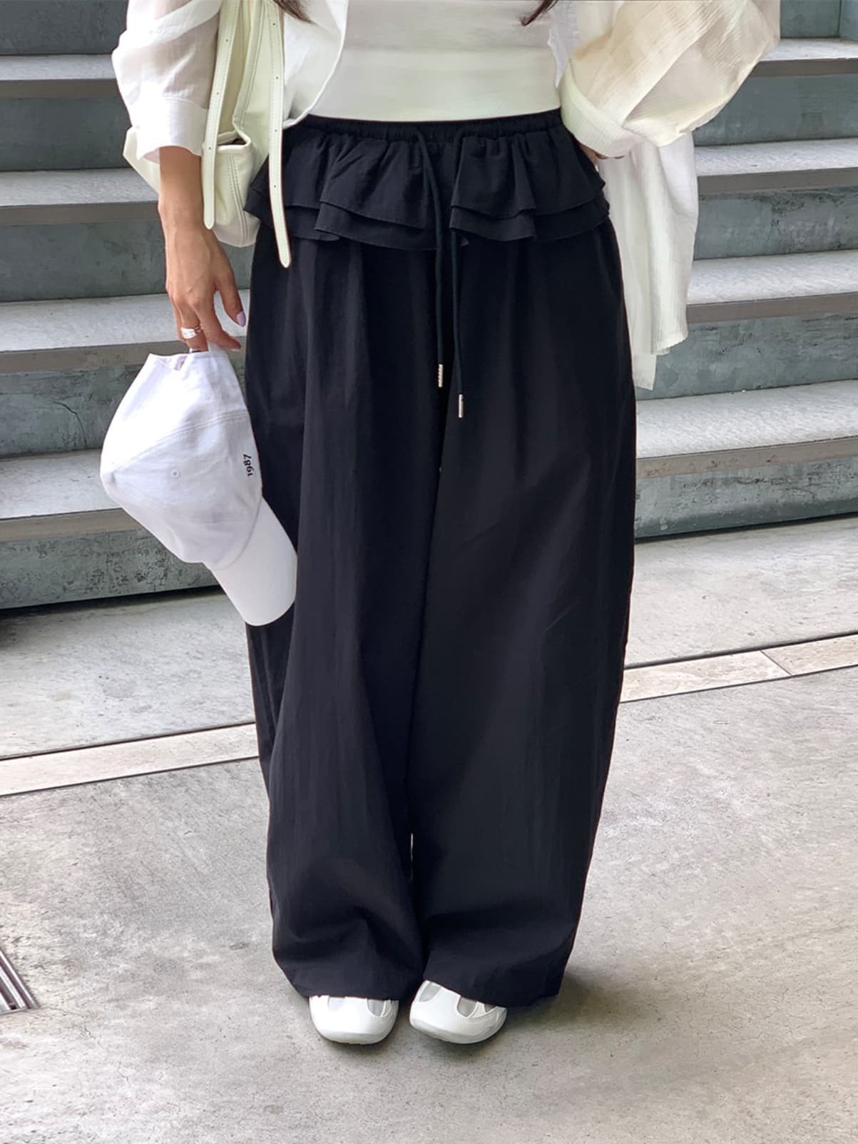 물리적 인지도 있음 업데이트 미니멀리즘 일상 빛 운송 동적 마이크로 Pleat 방귀 커튼 펌프 로프 캐주얼 바지 여성 8835 이미지 4