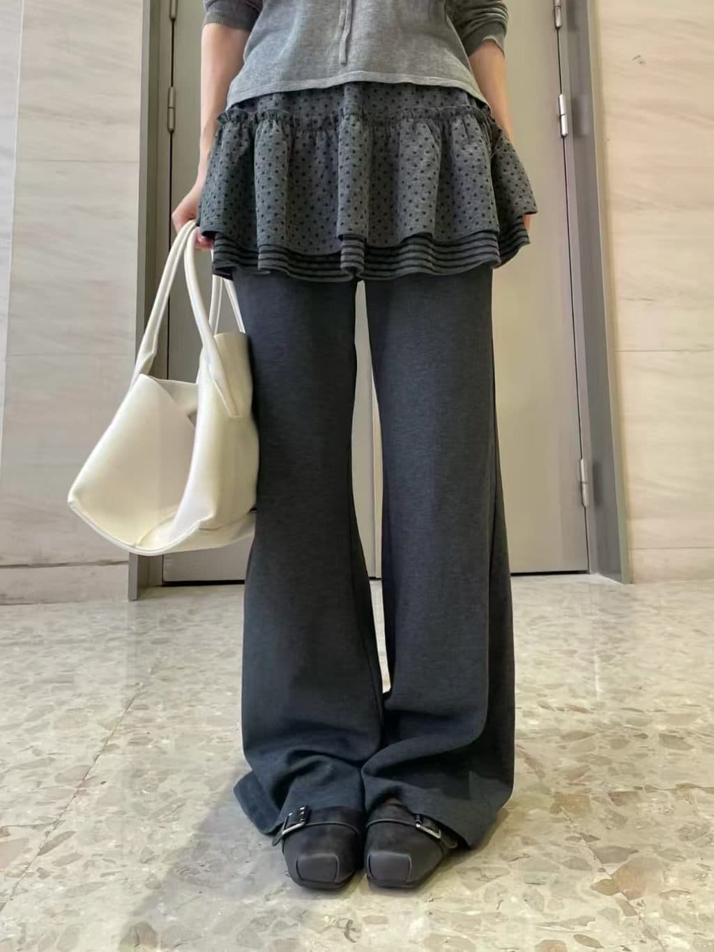 가을 겨울 새로운 한 부서 페이크 레이어드 치마 부츠컷 웨이 바지 여성 연꽃 잎 레이스 회색 캐주얼 바닥 청소 긴 바지 상세 이미지 1