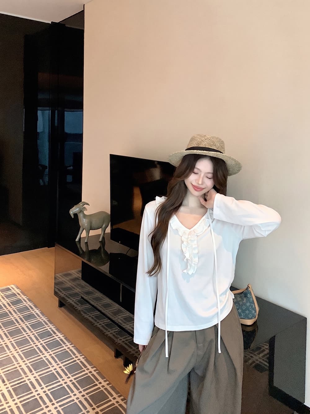 한 부서 화이트 프릴 V넥 7부 소매 티셔츠 여성 여름 루즈핏 디자인 센스 슬림해 보이는 긍정적 인 어깨 의류 상세 이미지 5