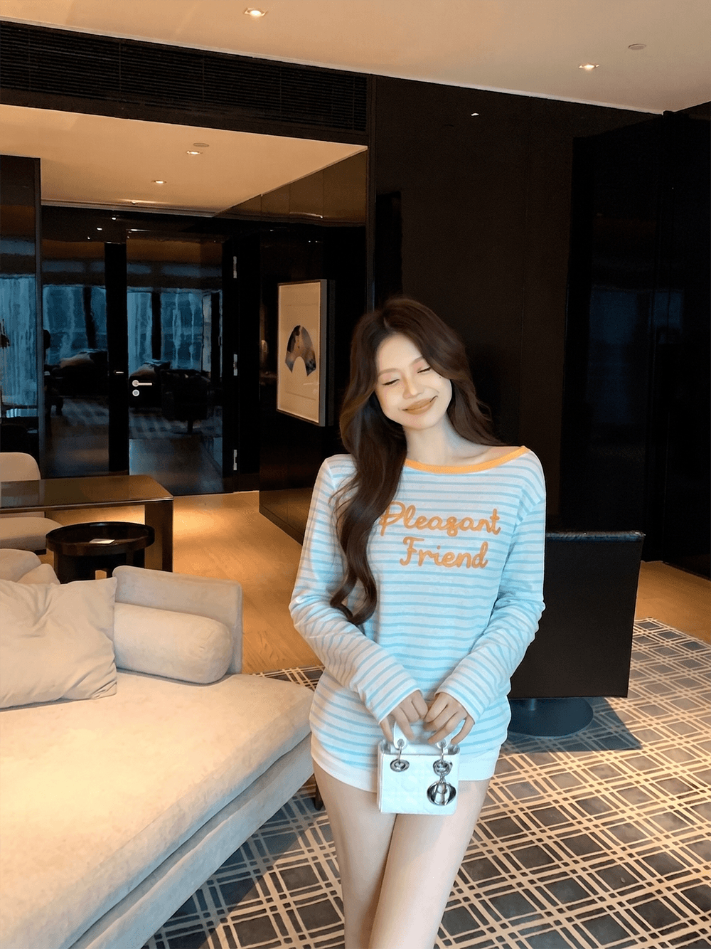 블루 화이트 스트라이프 비스듬한 어깨 긴팔 티셔츠 자외선 차단 블라우스 여성 이른 가을 오프숄더 맨위 상세 이미지 2