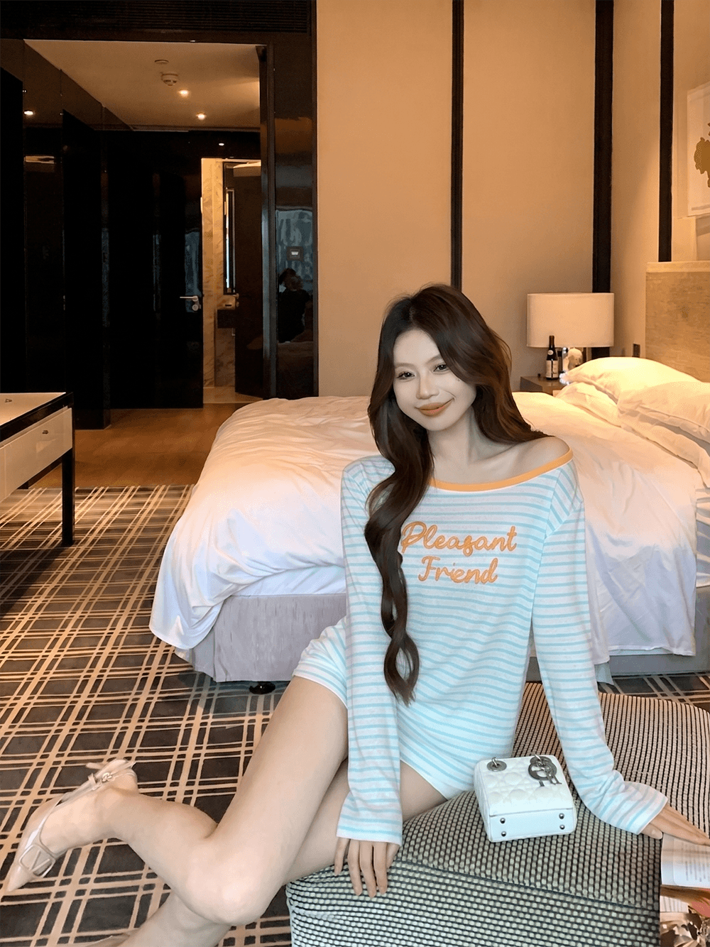 블루 화이트 스트라이프 비스듬한 어깨 긴팔 티셔츠 자외선 차단 블라우스 여성 이른 가을 오프숄더 맨위 상세 이미지 3