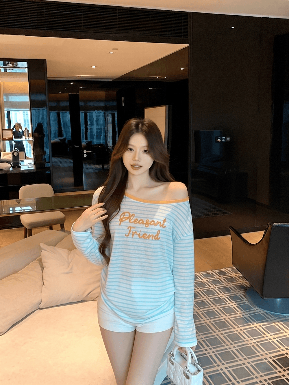 블루 화이트 스트라이프 비스듬한 어깨 긴팔 티셔츠 자외선 차단 블라우스 여성 이른 가을 오프숄더 맨위 상세 이미지 5