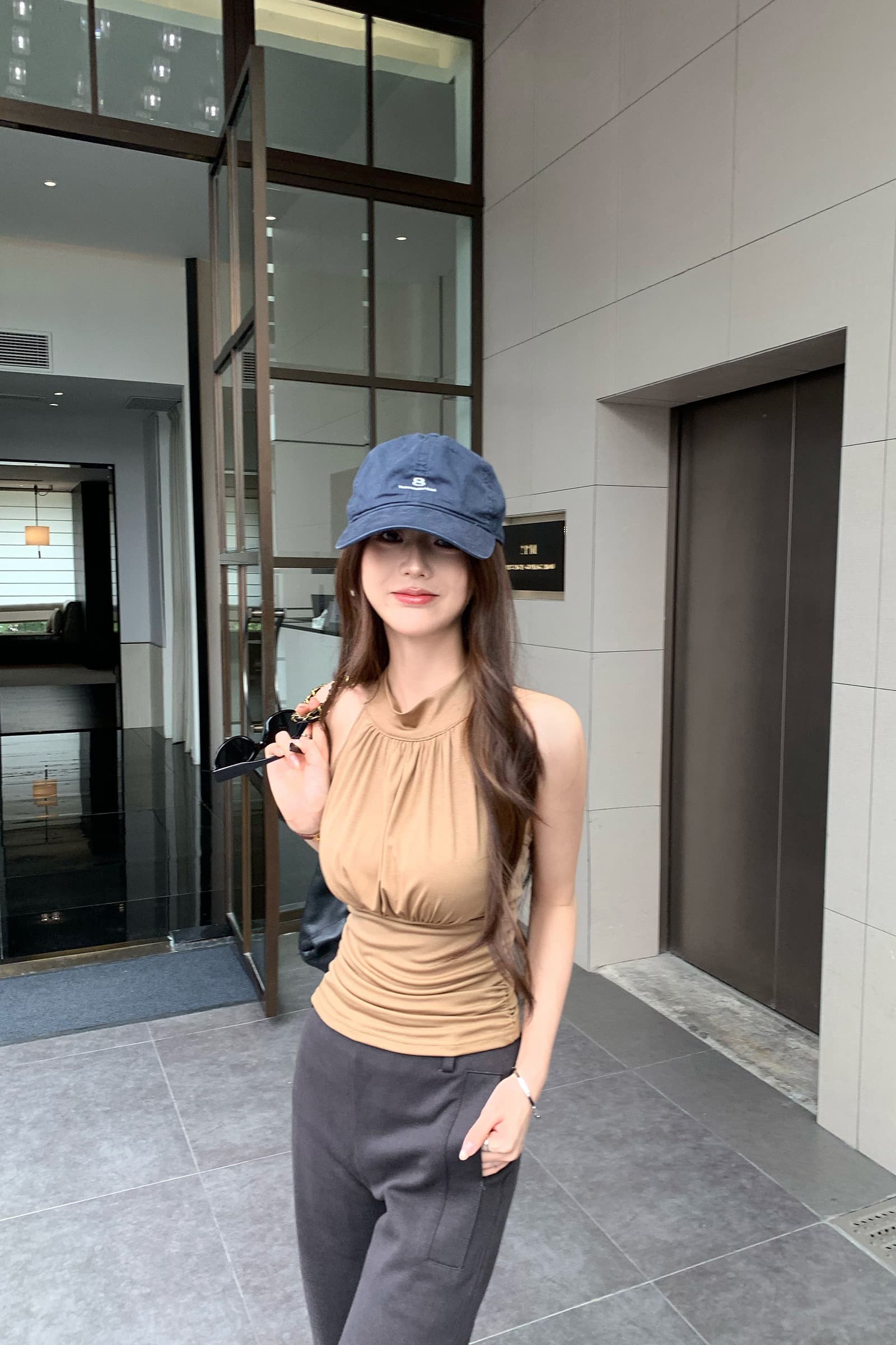 실사 한 부서 Chic 벨트 가슴 패드 행침 목 조끼 여성 2026 여름 새로운 디자인 센스 백리스 핫걸 착용 잡아라. 의류 이미지 7