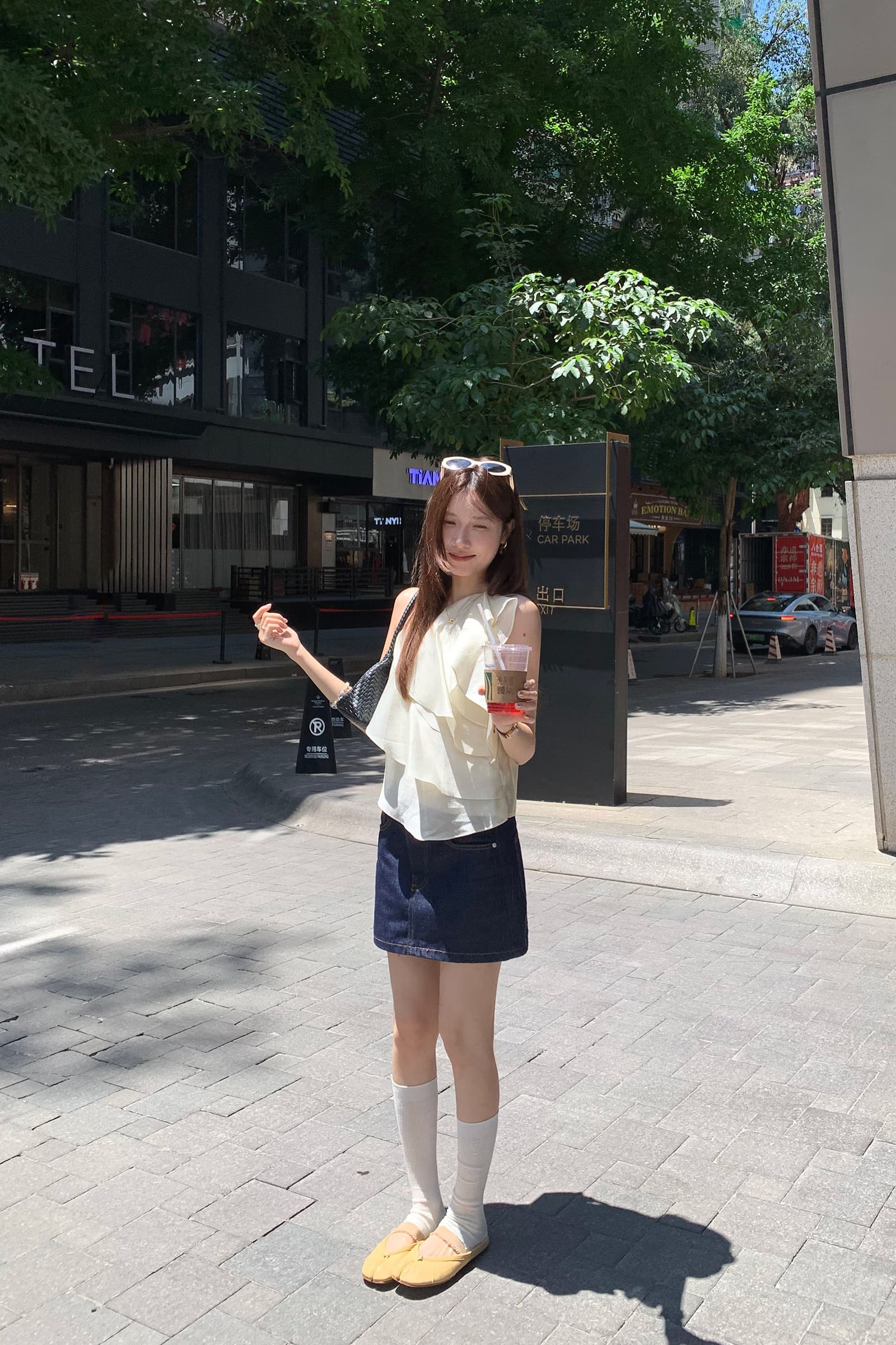 실사 그림 프릴 핑크색 비스듬한 칼라 민소매 시폰 셔츠 여성 여름 2026 새로운 아름다운 싱글 착용 맨위 이미지 7