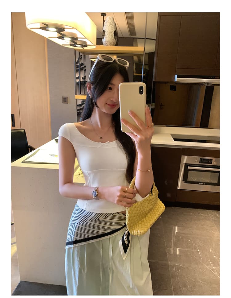 실사 그림 자이언트 잘 생긴 화이트 u 칼라 작은 날다 소매 티셔츠 여성 2026 새로운 슈퍼 화재 연령 감소 몸매 가꾸기 프랑스식 맨위 상세 이미지 12