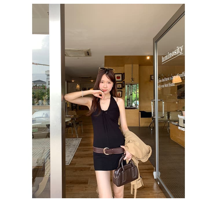 실사 그림 섹시함 드 러 미학 행침 목 비틀림 V넥 조끼 여성 여름 2026 새로운 핫걸 꼬집기 허리 위로 의류 상세 이미지 17