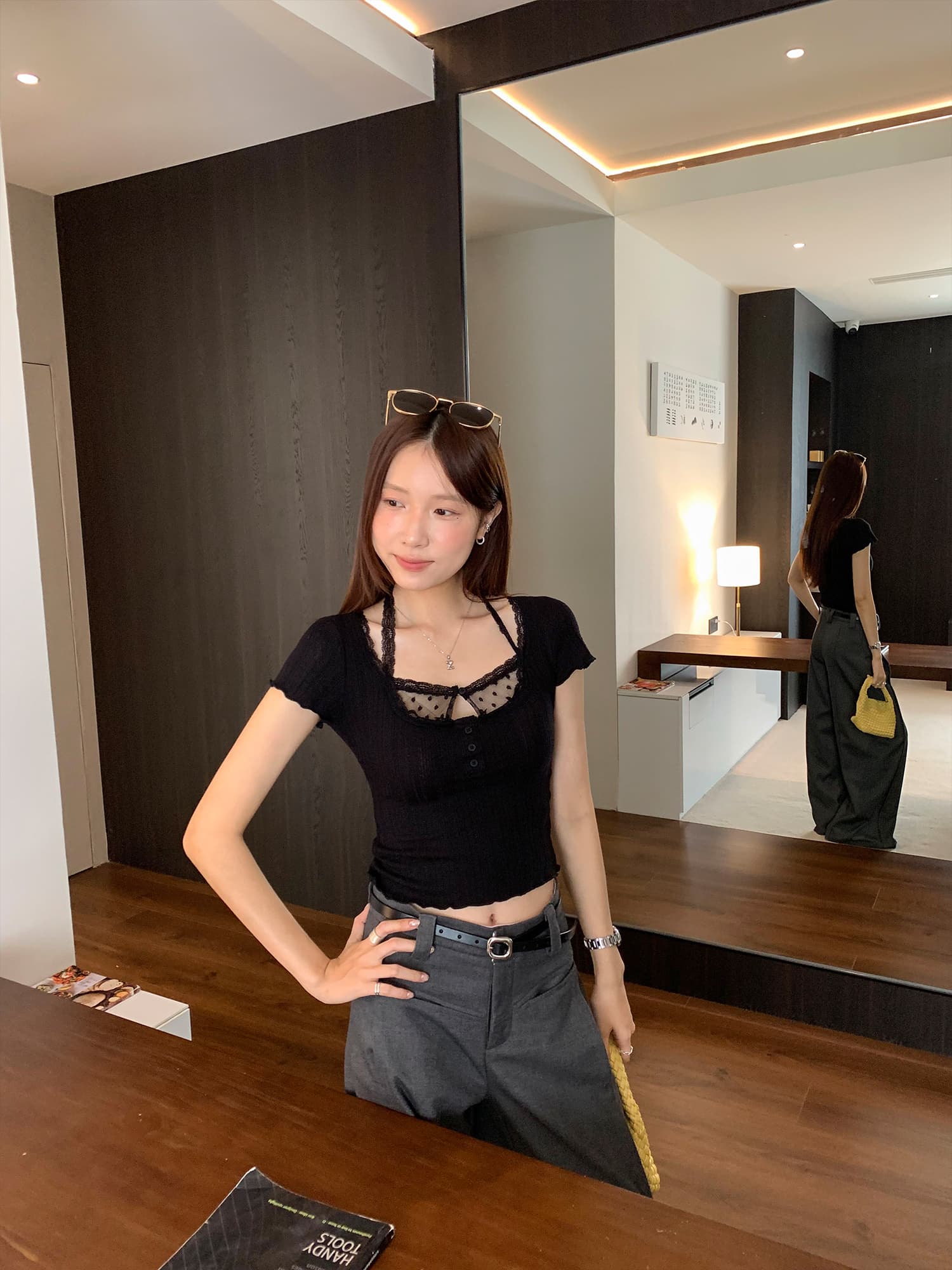 실사 그림 자이언트 잘 생긴 검정색 레이스 광장 칼라 행침 목 반팔 티셔츠 여성 여름 2026 새로운 디자인 센스 맨위