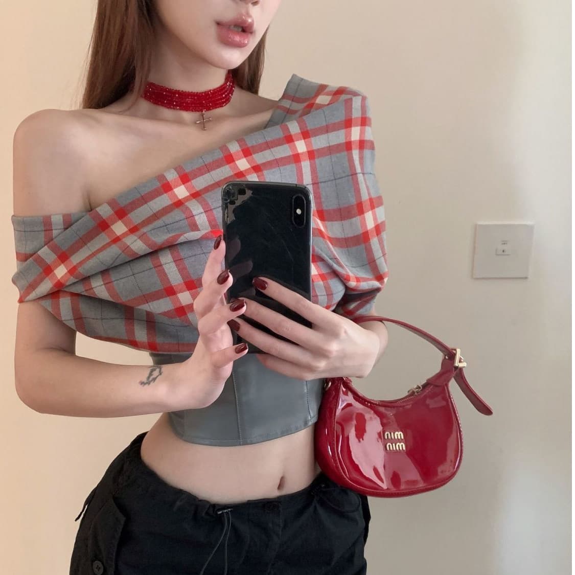 레트로 체크무늬 반팔 행침 목 티셔츠 여성 여름 디자인 센스 작은 대중 백리스 쇼트 스타일 보트넥 오프숄더 맨위 상세 이미지 1