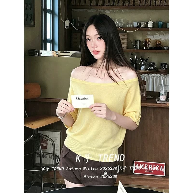 한 부서 비스듬한 어깨 배트윙 소매 니트 스웨터 여성 여름 디자인 센스 오프숄더 반팔 티셔츠 루즈핏 도파민 맨위 ins